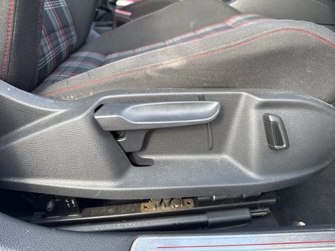 Used 2017 Volkswagen GTI Sport image 27