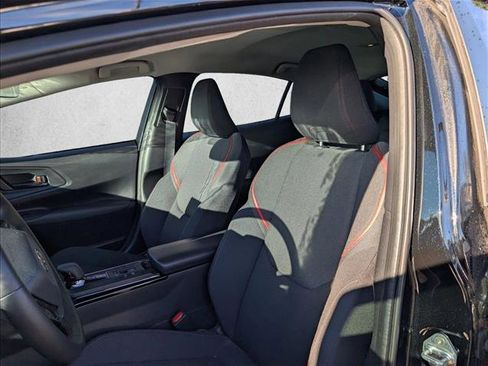 Used 2025 Toyota Prius Plug-In Hybrid image 13