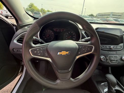 Used 2025 Chevrolet Malibu LS FWD image 11