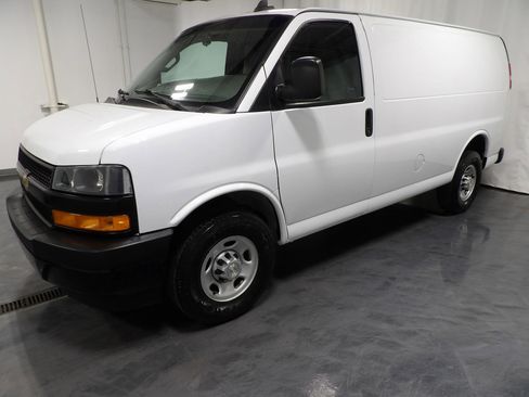 Used 2021 Chevrolet Express 2500 w/ Driver Convenience Package image 3