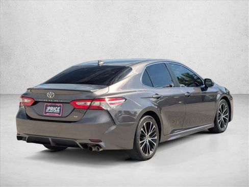 Used 2020 Toyota Camry SE w/ Carpet Mat Package FWD image 5