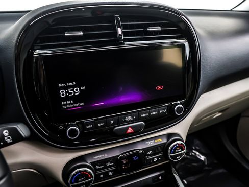 Used 2023 Kia Soul EX image 21