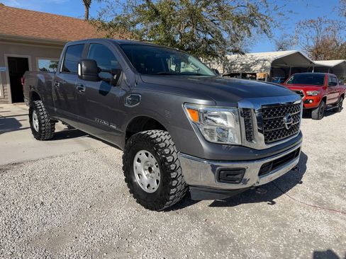 Used 2016 Nissan Titan SV image 3