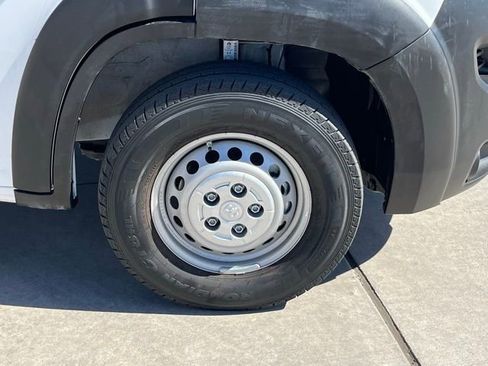 Used 2025 RAM ProMaster 2500 w/ Convenience Group image 4