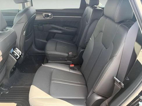 Used 2023 Kia Sorento SX AWD/4WD image 18