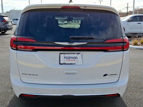 Used 2024 Chrysler Pacifica Select image 6