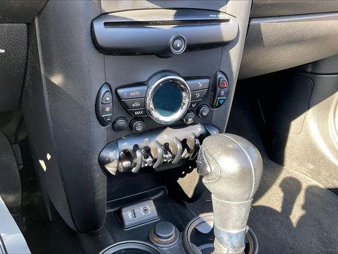 Used 2015 MINI Cooper Base image 31