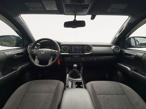 Used 2016 Toyota Tacoma TRD Off-Road w/ Premium & Technology Package AWD/4WD image 11