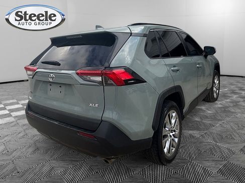 Used 2020 Toyota RAV4 XLE Premium image 5