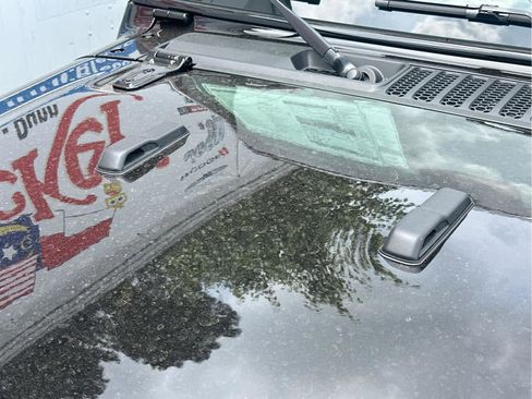 New 2025 Jeep Gladiator Sport image 13