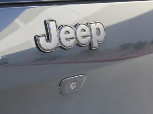 Used 2017 Jeep Cherokee Trailhawk image 22