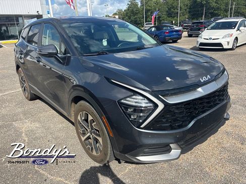Used 2024 Kia Sportage EX FWD image 3