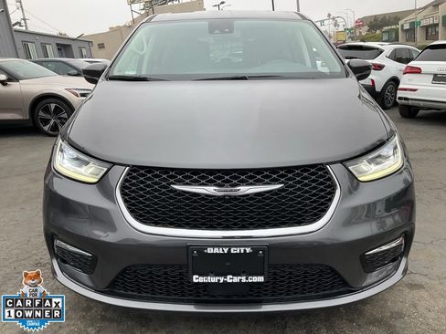 Used 2023 Chrysler Pacifica Touring-L FWD image 2