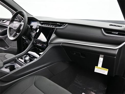 New 2025 Jeep Grand Cherokee Laredo image 23