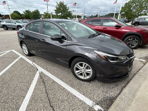 Used 2017 Chevrolet Cruze LT w/ Sun And Sound Package FWD image 6