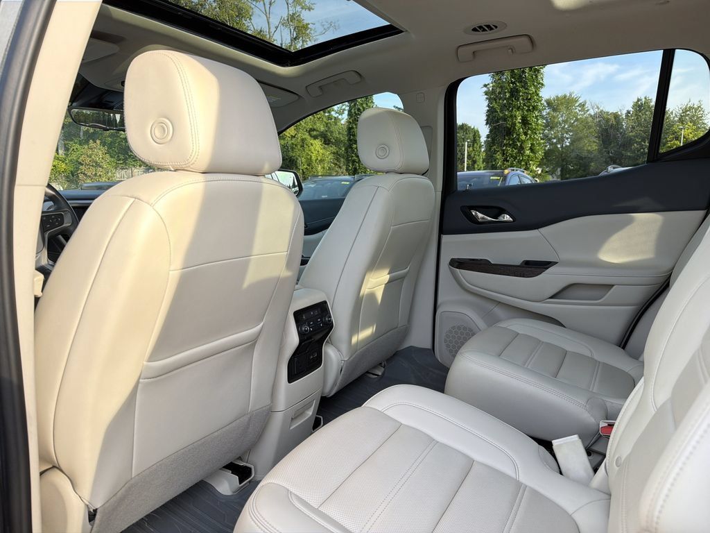 Used 2021 GMC Acadia Denali w/ Denali Technology Package FWD image 12