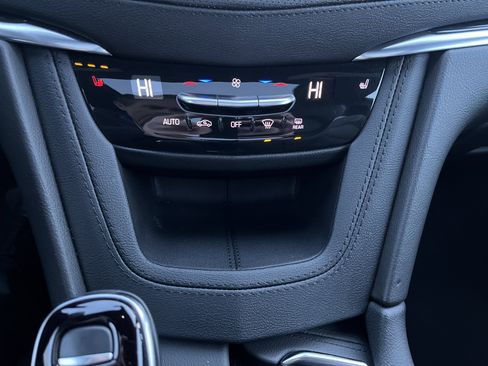 Used 2025 Cadillac XT5 Premium Luxury image 32