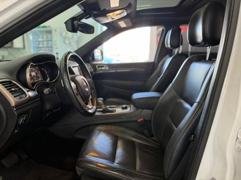Used 2017 Jeep Grand Cherokee Limited AWD/4WD image 11