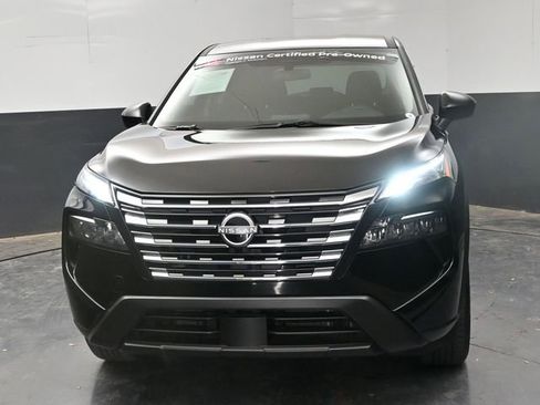 Certified 2025 Nissan Rogue SV image 3