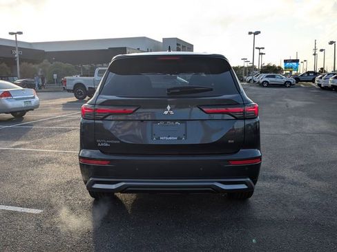 New 2026 Mitsubishi Outlander SE image 7