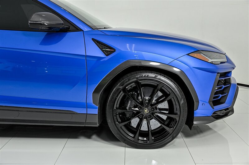 Used 2022 Lamborghini Urus AWD/4WD image 24