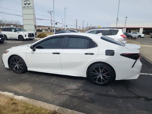 Used 2022 Toyota Camry SE w/ Cold Weather Package image 8