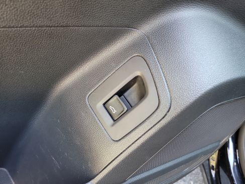 Used 2023 Volkswagen Atlas Cross Sport SE image 20