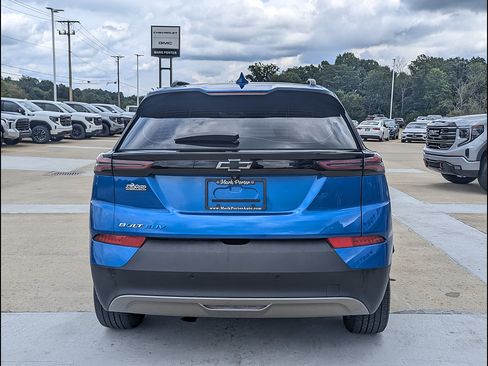 Used 2022 Chevrolet Bolt EUV LT w/ Convenience Package FWD image 8