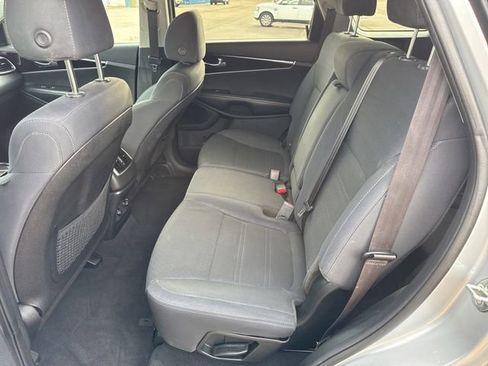 Used 2020 Kia Sorento FWD V6 image 12