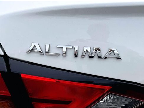 Certified 2022 Nissan Altima 2.5 SV w/ SV Premium Package FWD image 10