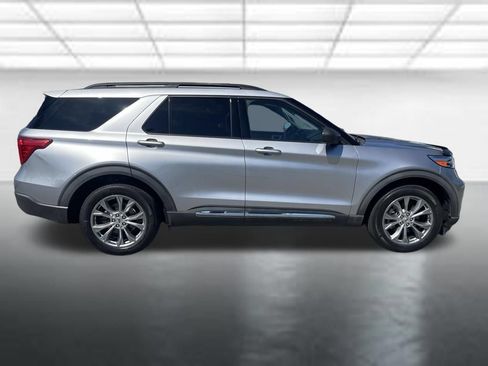 Used 2021 Ford Explorer XLT w/ Equipment Group 202A AWD/4WD image 6