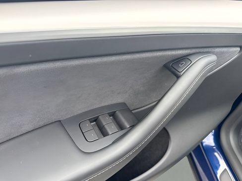 Used 2023 Tesla Model Y Performance AWD/4WD image 19