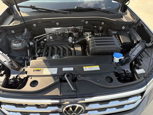 Used 2022 Volkswagen Atlas Cross Sport SE FWD image 34