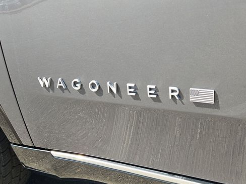 Used 2022 Jeep Wagoneer Series III w/ Premium Group I AWD/4WD image 26
