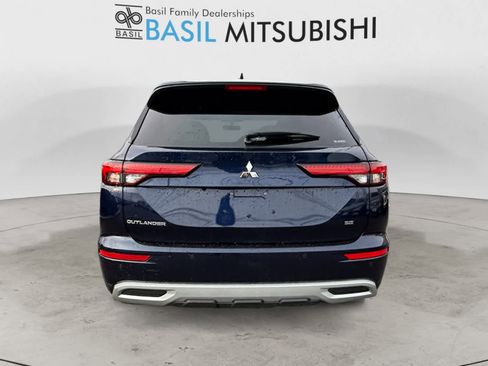 Used 2024 Mitsubishi Outlander SE image 4