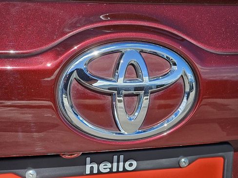 Used 2018 Toyota Highlander XLE image 12