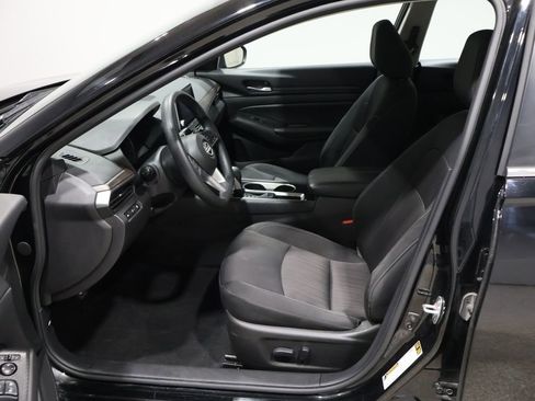 Used 2024 Nissan Altima 2.5 SV image 10