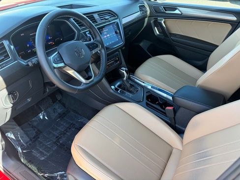 Used 2024 Volkswagen Tiguan SE FWD image 9