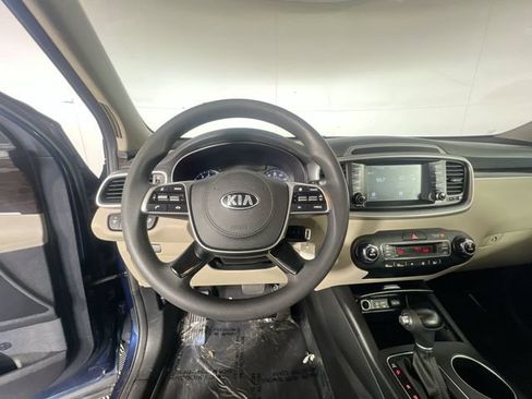 Used 2019 Kia Sorento AWD V6 image 14