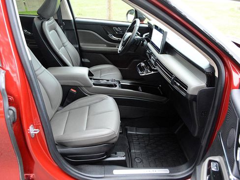 Used 2023 Lincoln Corsair AWD w/ Equipment Group 101A image 18
