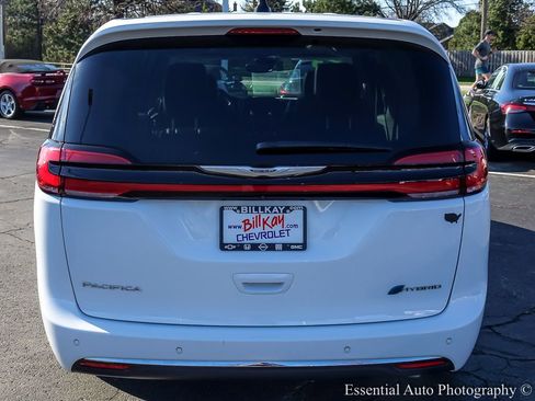 Used 2023 Chrysler Pacifica Limited FWD image 9