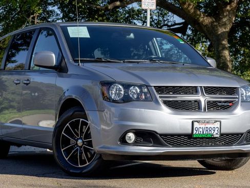 Used 2019 Dodge Grand Caravan GT image 2