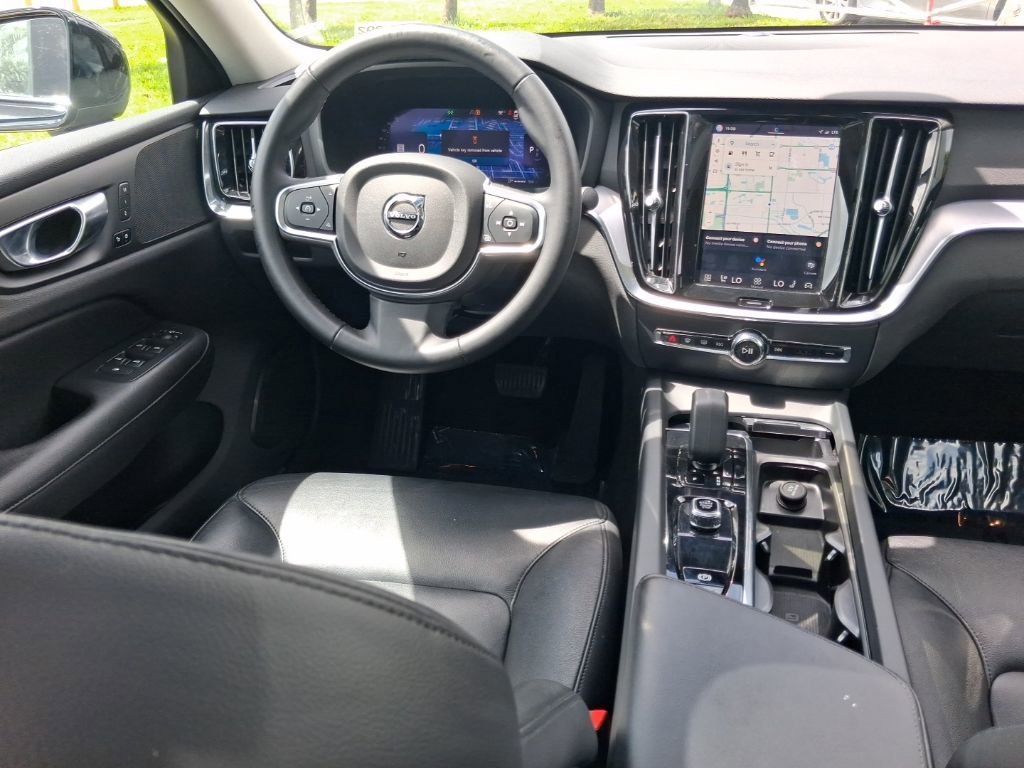 Used 2025 Volvo S60 B5 Core FWD image 10