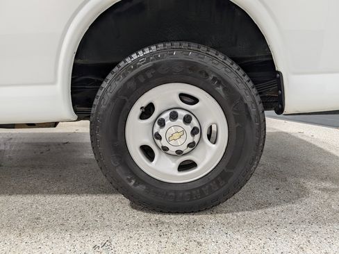 Used 2022 Chevrolet Express 3500 w/ Driver Convenience Package image 9