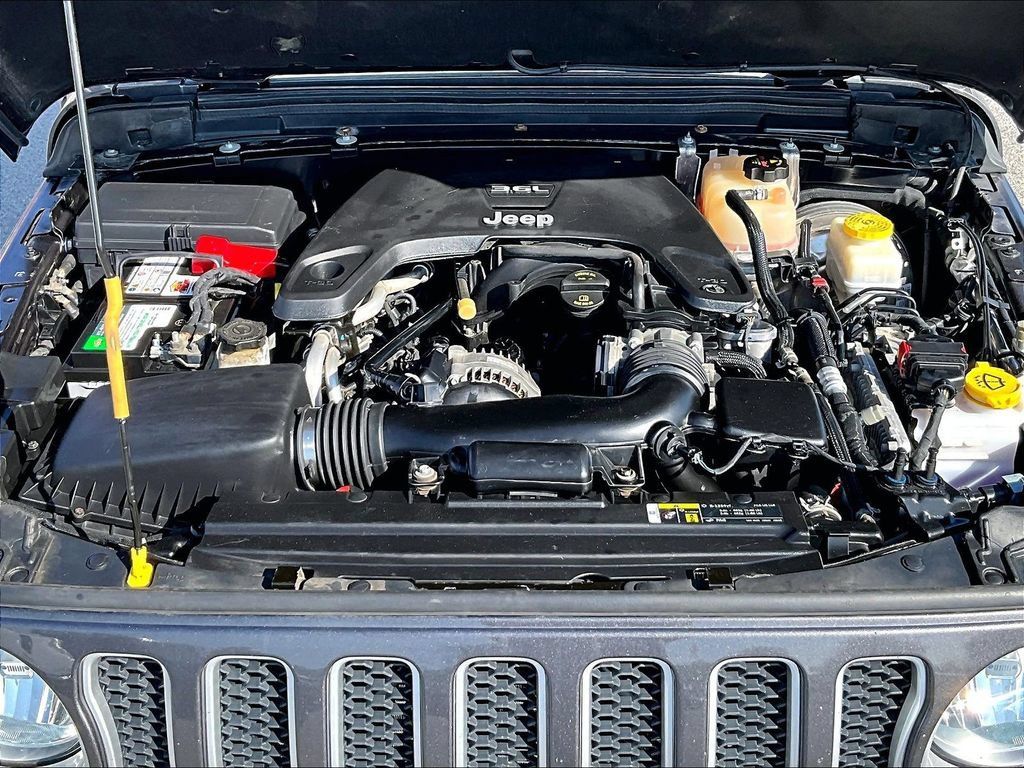 Used 2019 Jeep Wrangler Unlimited Sahara w/ Uconnect 4C Nav & Sound Group AWD/4WD image 11