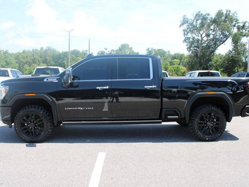 Used 2021 GMC Sierra 2500 Denali w/ Denali Black Diamond Edition AWD/4WD image 3
