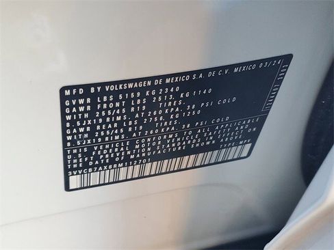 Certified 2024 Volkswagen Tiguan SE R-Line image 31