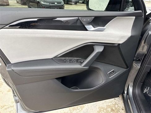 New 2026 Volkswagen Tiguan SE image 10