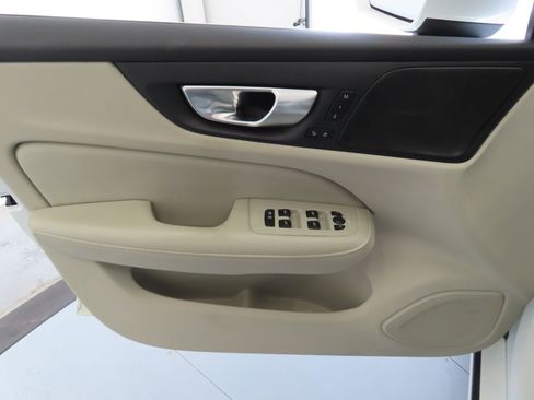 Used 2022 Volvo S60 B5 Inscription image 11