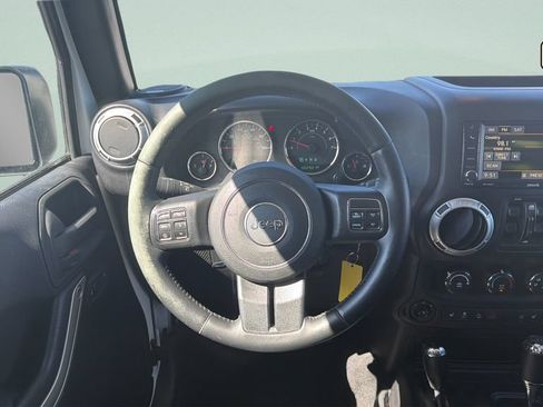 Used 2015 Jeep Wrangler Unlimited Rubicon w/ Connectivity Group AWD/4WD image 13